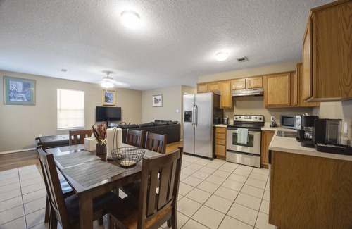Fort Smith Maison | Cheerful 2 Bedrooms 2 Full Bathrooms Duplex
