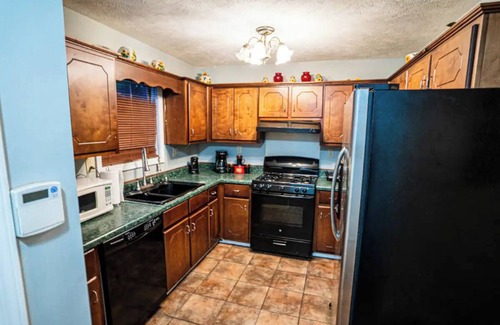 Columbus Maison | Cheerful 3-Bed Room Home in Columbus, MS