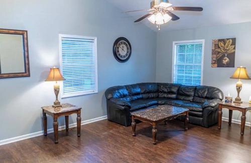 Columbus Maison | Cheerful 3-Bed Room Home in Columbus, MS
