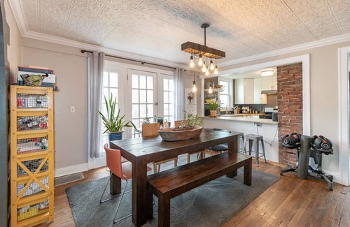 East Lawrence Maison | Cheerful 3 Bedroom / 2 Bathroom Bungalow w/ private Hot Tub + Private Deck/Patio