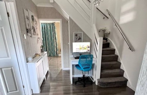 Billericay Autre | Cheerful 3 bedroom Townhouse with free parking