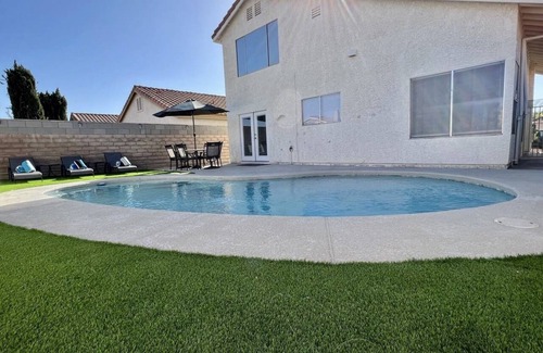 Spring Valley Maison | Cheerful 3-Bedroom home w/ Pool(minutes to the Strip)