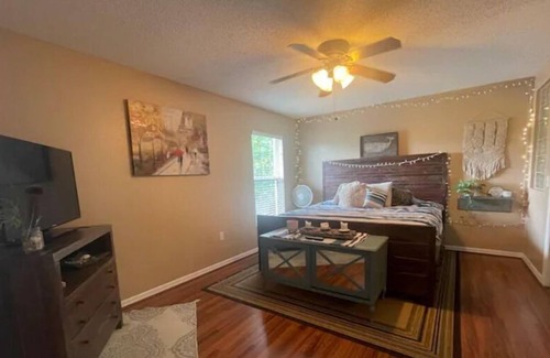 Bartow Maison | Cheerful 3 bedroom home with above ground pool.