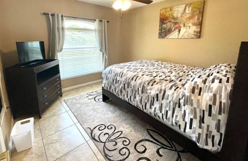 Bartow Maison | Cheerful 3 bedroom home with above ground pool.
