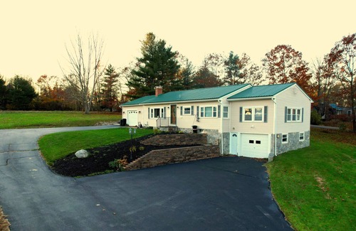 Gorham Maison | Cheerful 3-Bedroom Home with Hot Tub & Pool Table