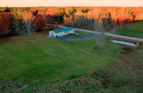 Gorham Maison | Cheerful 3-Bedroom Home with Hot Tub & Pool Table