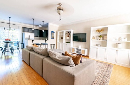 Lynchburg Maison | Cheerful 3-Bedroom Townhouse with King Bed