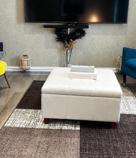Billericay Maison | Cheerful 3 bedroom Townhouse with free parking.