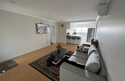 Goodwood Heights Maison | Cheerful 3 bedroom with free parking