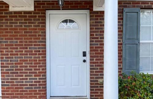 Tallahassee Maison | Cheerful 3-bedrooms with free parking on premises