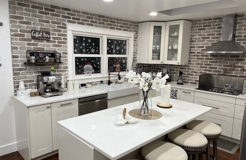Lake Mohawk Maison | Cheerful 4-Bedroom Lake Home with fire place