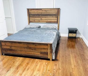 Elmont Appartement | Cheerful 4-bedroom home with free parking