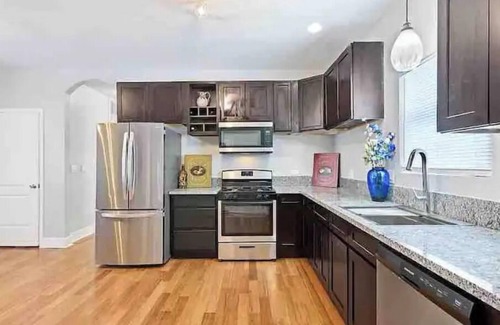 Washington Park Maison | Cheerful 4 bedroom smart home w/indoor fireplace