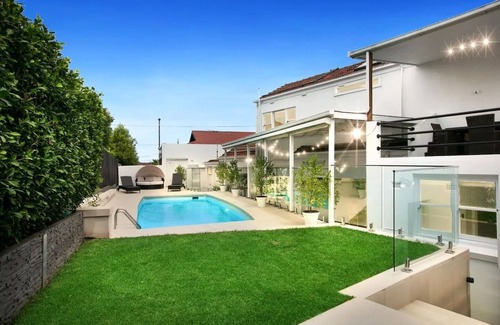 Brunswick West Maison | Cheerful 5 bedroom home with heated pool
