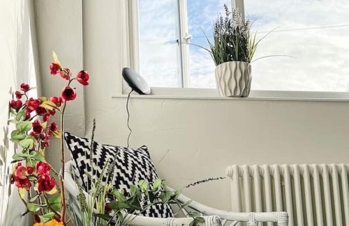 Bolton Maison | Cheerful 5 bedroomed home with great amenities.