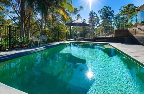 Chevallum Maison | Cheerful 5 Bedroom Luxury home on acreage
