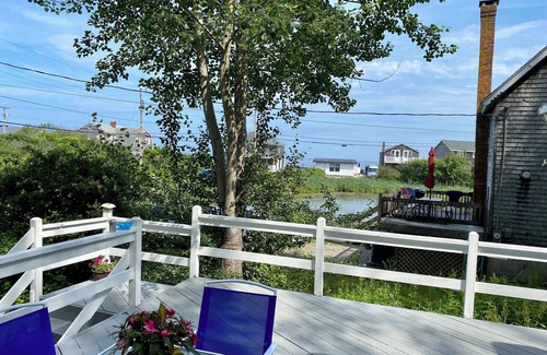 Fortunes Rocks Cottage | Linda y asequible casa de campo de 2 dormitorios con una gran terraza a solo unos pasos de la playa