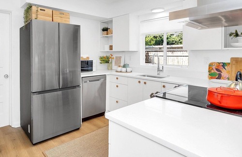 Fairvilla Maison | Cheerful and stylish 2-bedroom with parking, centrally located