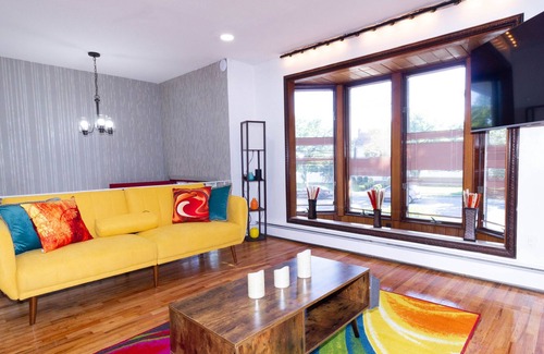 Baldwin Maison | Cheerful & Beautiful 3-Bedroom Ranch with parking in Baldwin, NY