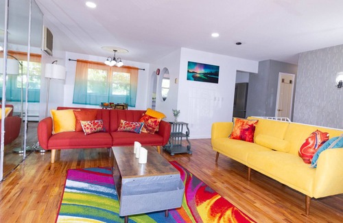 Baldwin Maison | Cheerful & Beautiful 3-Bedroom Ranch with parking in Baldwin, NY
