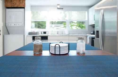 Gainesville Maison | Cheerful & Charming Stay *3 Miles to UF/Shands/Downtown*