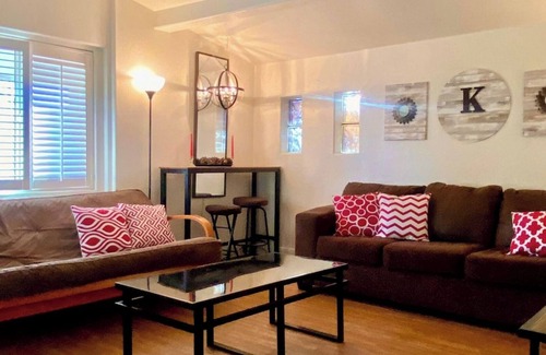 Mesa Maison | Cheerful cottage in charming Temple neighborhood.