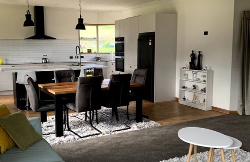 Dunedin Maison | Cheerful country home with 3-bedrooms, 2-bathrooms