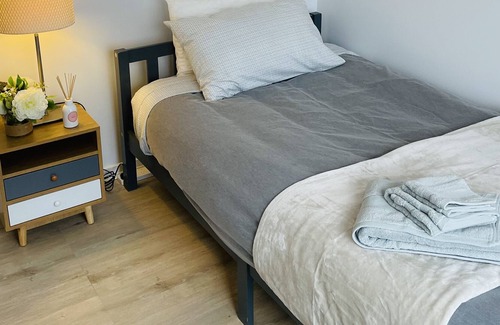 Cranbourne West Maison | Cheerful Cranbourne Home