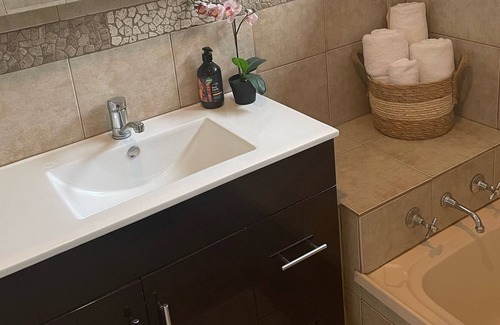 Cranbourne West Maison | Cheerful Cranbourne Home