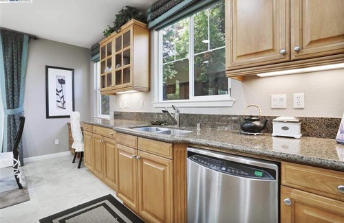 Tracy Maison | Cheerful Executive 4-bedroom residential home