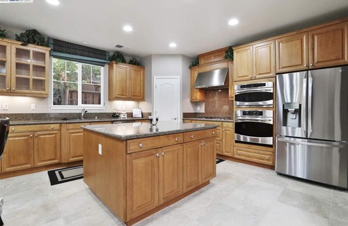Tracy Maison | Cheerful Executive 4-bedroom residential home