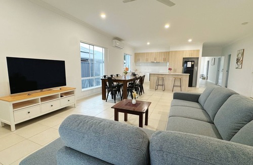 Park Ridge Maison | Cheerful Fantastic Newly built Home