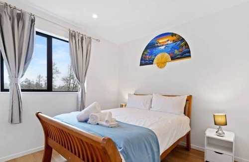 Mangere Maison | Cheerful Three Bedroom Townhouse with Parking