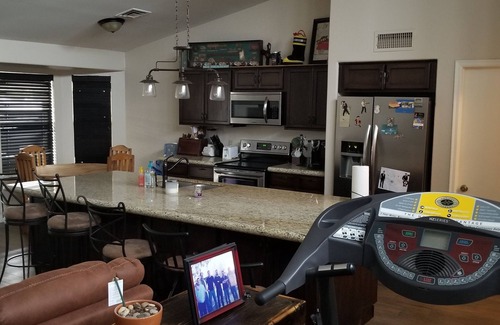 Glendale Maison | Cheerful two bedroom Home near Superbowl Stadium 1¼ miles