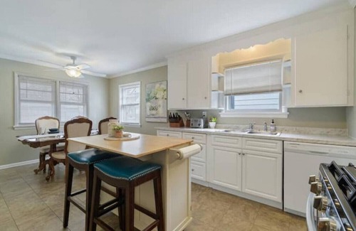 East Rochester Maison | Cheery 2-BDRM in East Rochester! w/onsite parking