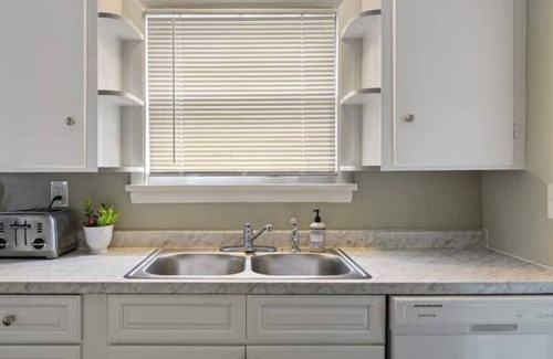 East Rochester Maison | Cheery 2-BDRM in East Rochester! w/onsite parking