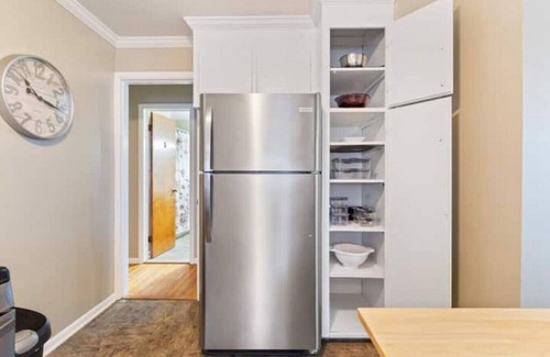 East Rochester Maison | Cheery 2-BDRM in East Rochester! w/onsite parking