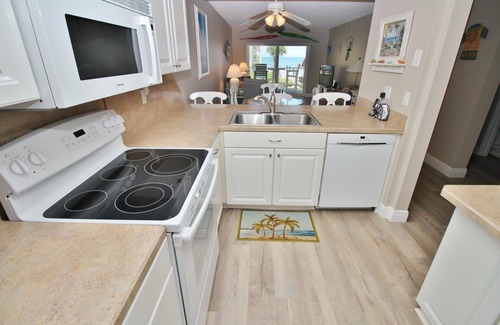 Point East Copropriété | Playful, Beachy Condo avec vue sur l'océan!