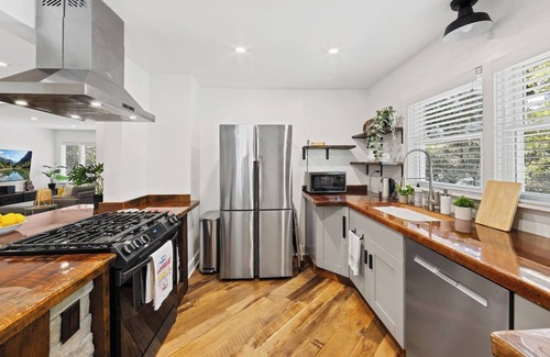 North Druid Hills Maison | Chef's Kitchen; King Bed, Queen & Bunk Bed, 65" TV