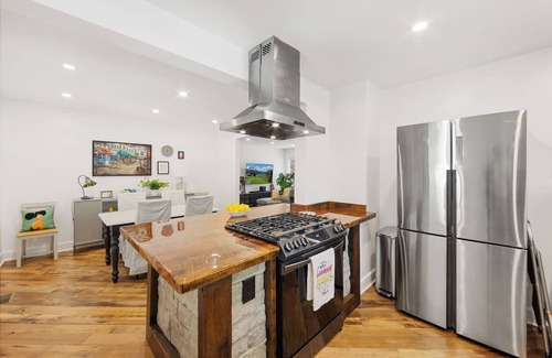 North Druid Hills Maison | Chef's Kitchen; King Bed, Queen & Bunk Bed, 65" TV