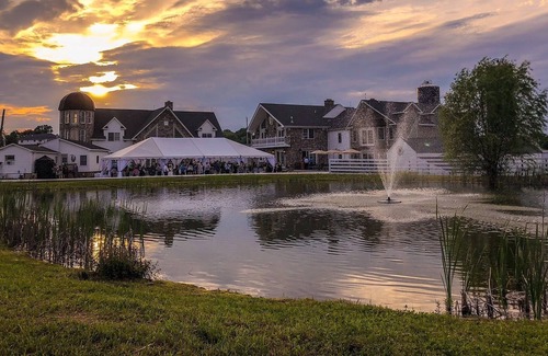 Mt. Bethel Maison | Private Year-Round Mountain Valley Mansion 200 Acres, Farm View, Chelsea Sun inn