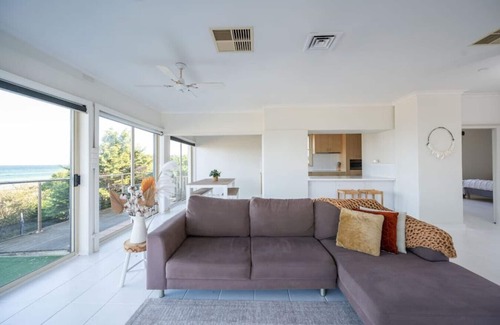 Chelsea Maison | ChelseaVue - Beachside Townhouse Retreat