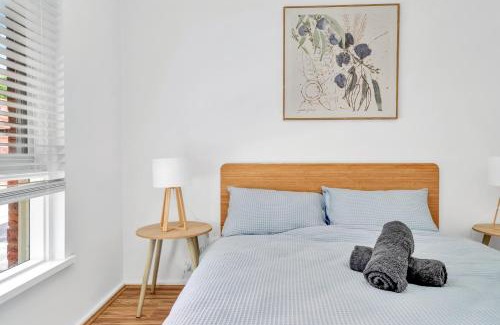 Cheltenham Appartement | Cheltenham Delight - Renovated Two Bedroom Unit