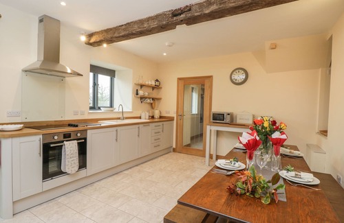 Biddestone Cottage | CHEQUERS BARN, pet friendly, character holiday cottage in Corsham