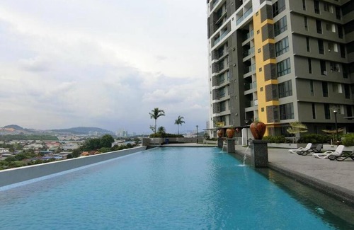 Seri Kembangan Appartement | Cheras Cozy Studio House with Free WIFI , Netflix.