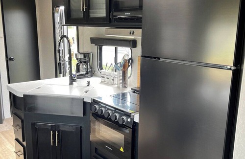 Belfield Maison | Cherokee Camper in Belfield
