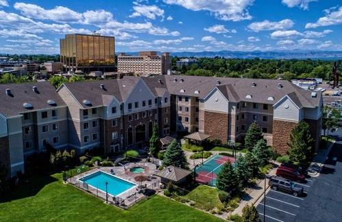 Glendale Copropriété | Suite Cherry Creek équipée | Piscine extérieure, bain à remous partagé + accès à la salle de sport