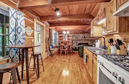 Cherry Creek Cabine | Cherry Grove - Rustic Log Cabin
