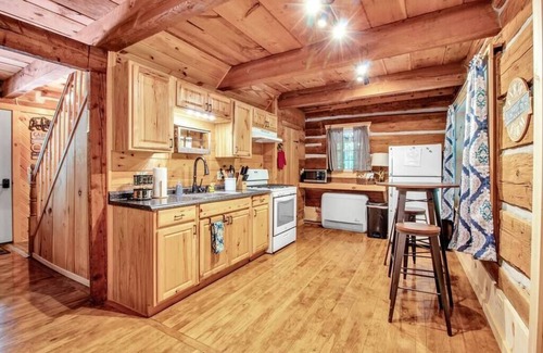 Cherry Creek Cabine | Cherry Grove - Rustic Log Cabin