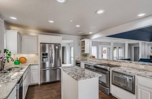 Oklahoma City Maison | Cherry Hill Retreat - Pool & Cabana